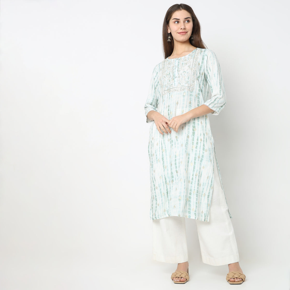 Straight Fit Embroidered Kurta