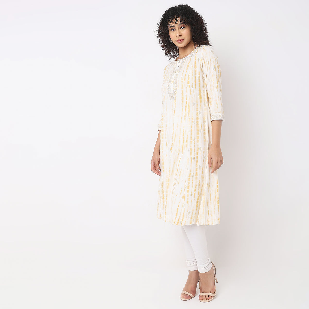 Straight Fit Embroidered Kurta