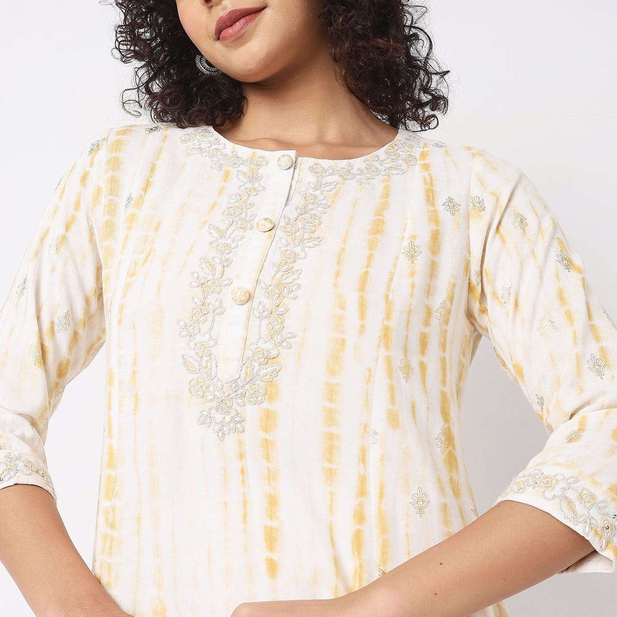 Straight Fit Embroidered Kurta