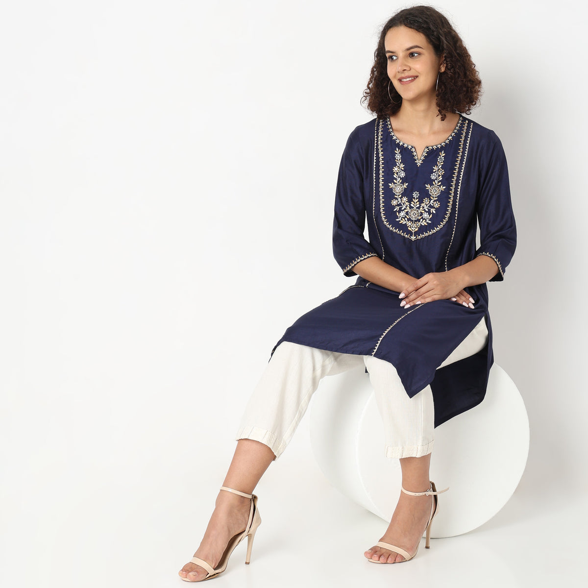 Straight Fit Embroidered Kurta