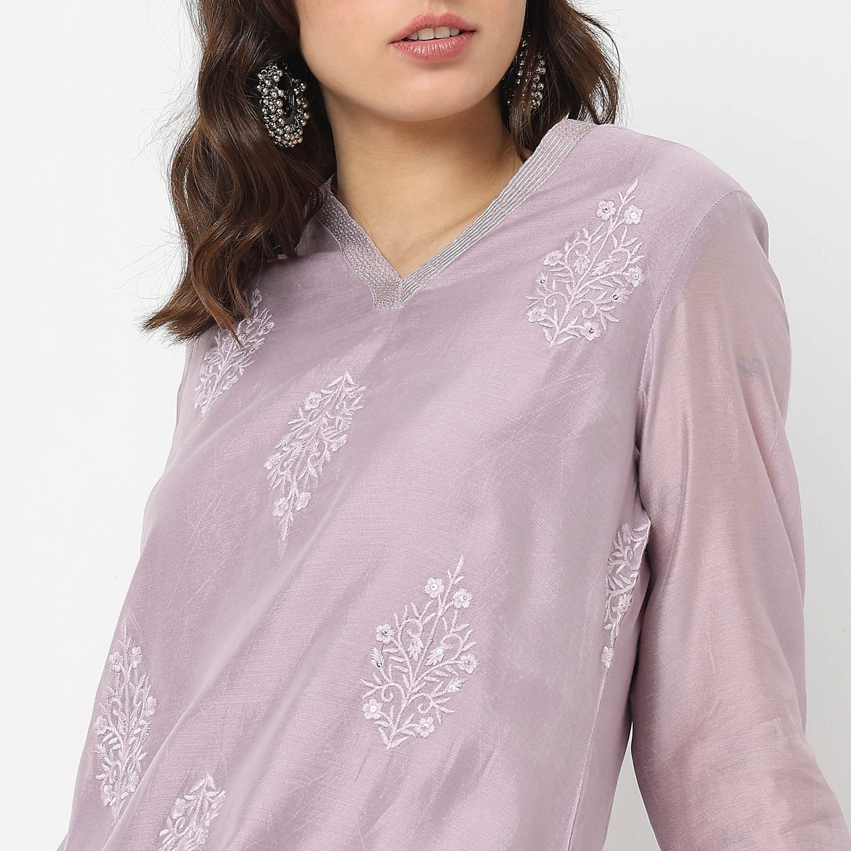 Straight Fit Embroidered Kurta