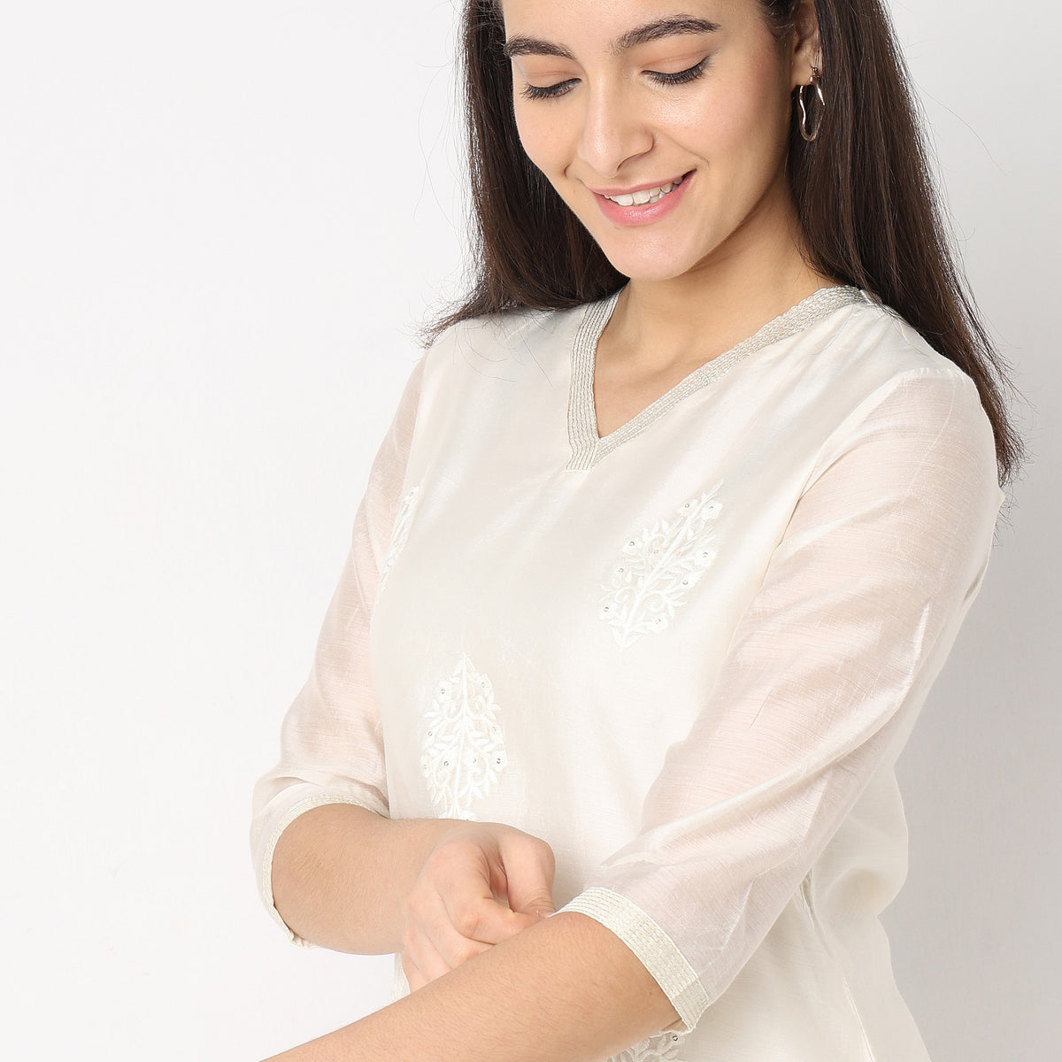 Straight Fit Embroidered Kurta