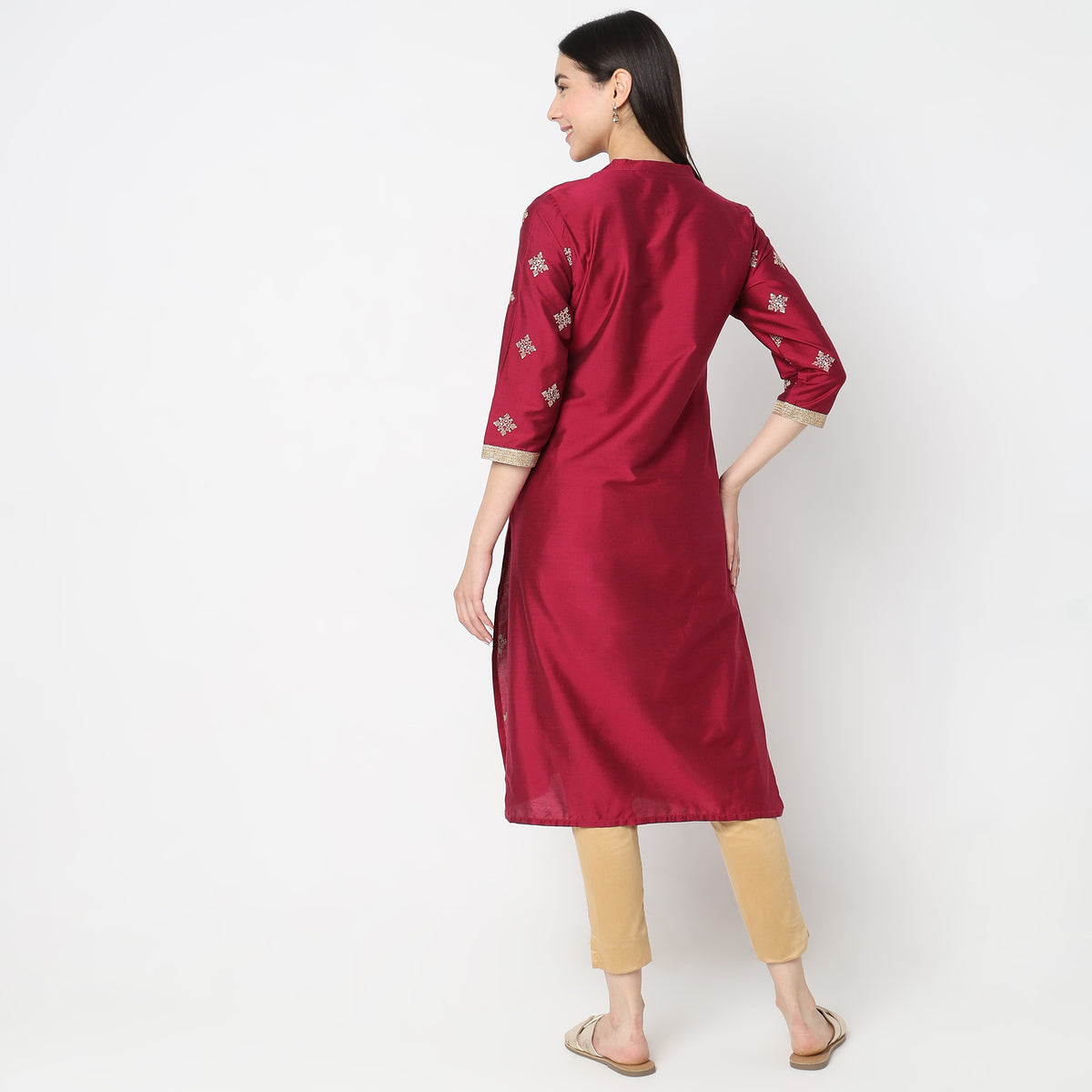 Straight Fit Embroidered Kurta