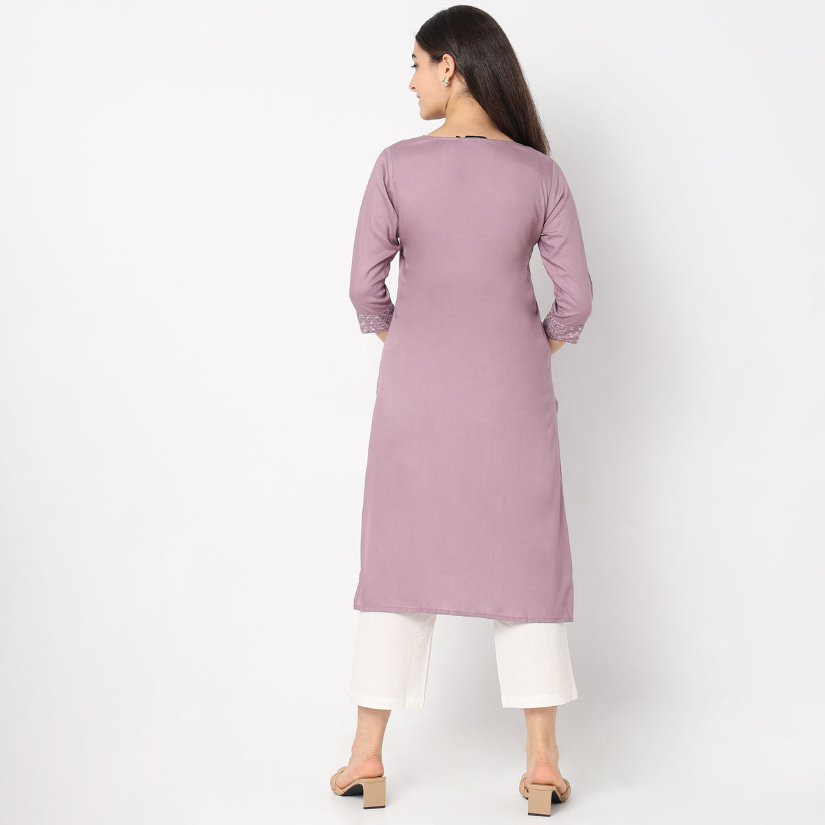 Straight Fit Embellished Kurta