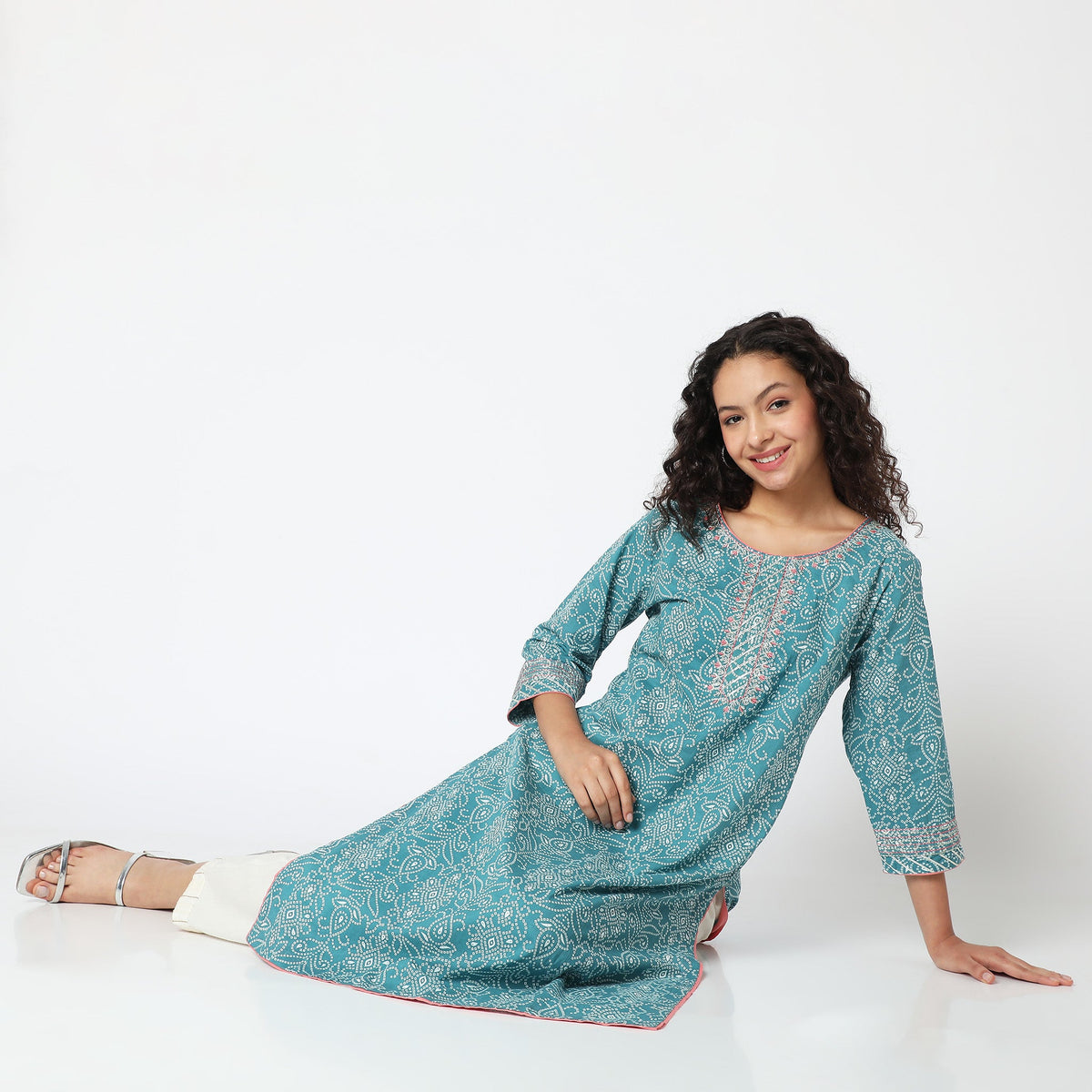 Women Wearing Straight Fit Printed Kurta