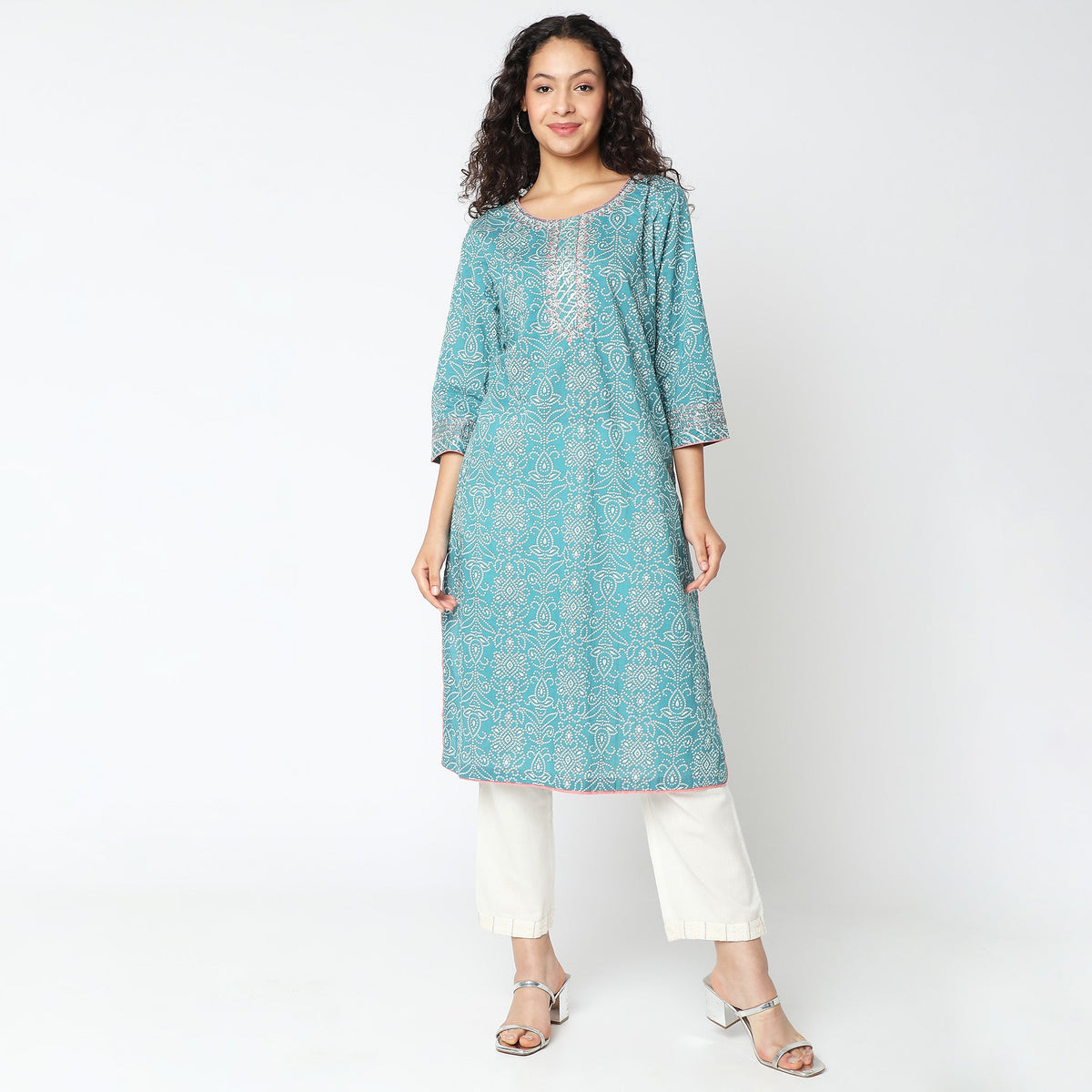 Women Wearing Straight Fit Printed Kurta