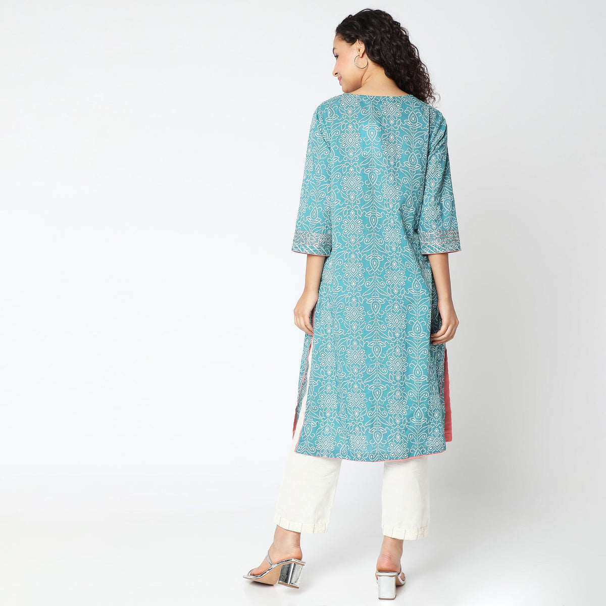 Women Wearing Straight Fit Printed Kurta