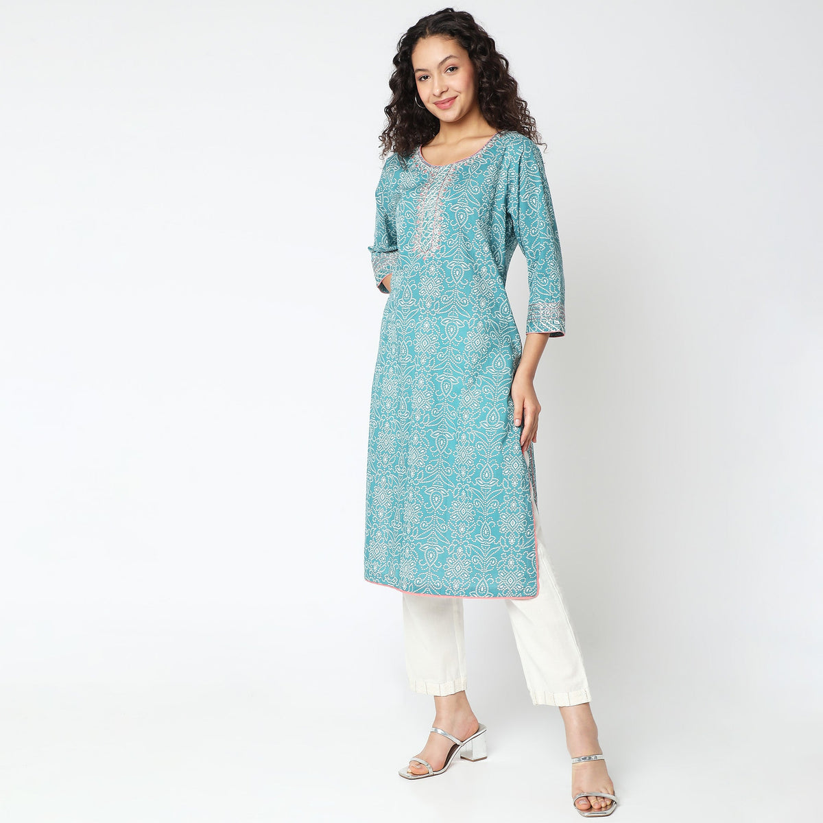 Women Wearing Straight Fit Printed Kurta