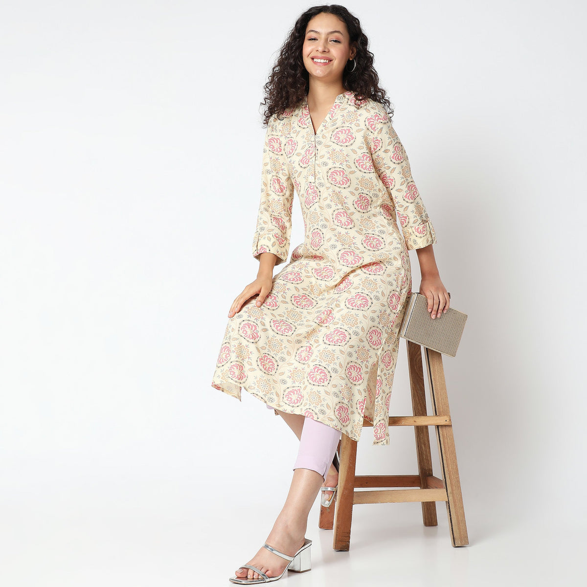 Women Wearing Straight Fit Printed Kurta