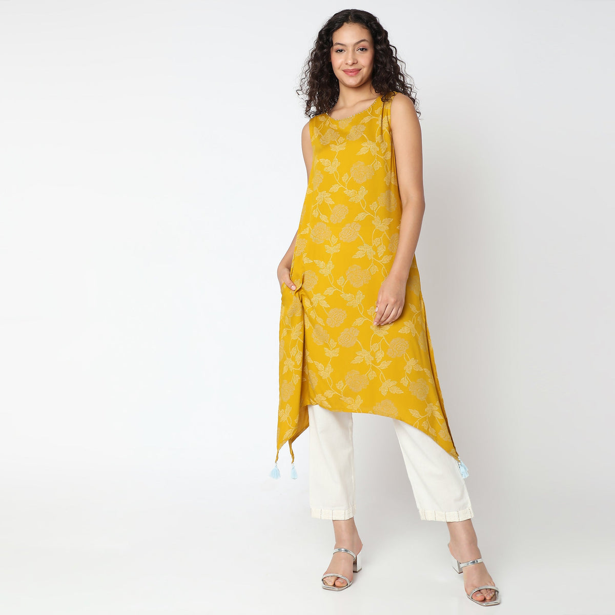 Women Wearing Straight Fit Printed Kurta