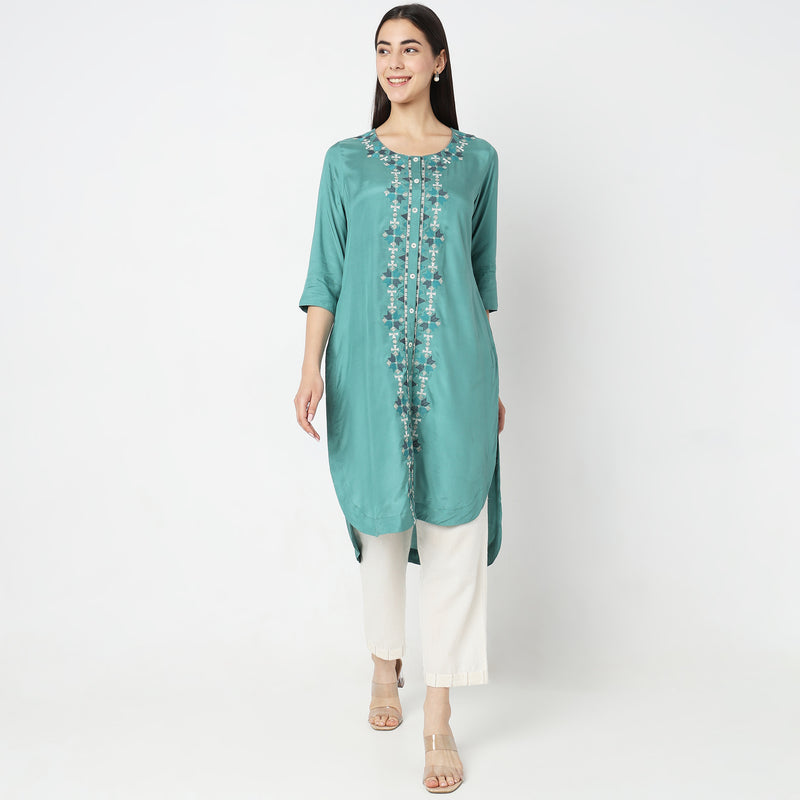 Straight Fit Embroidered Kurta