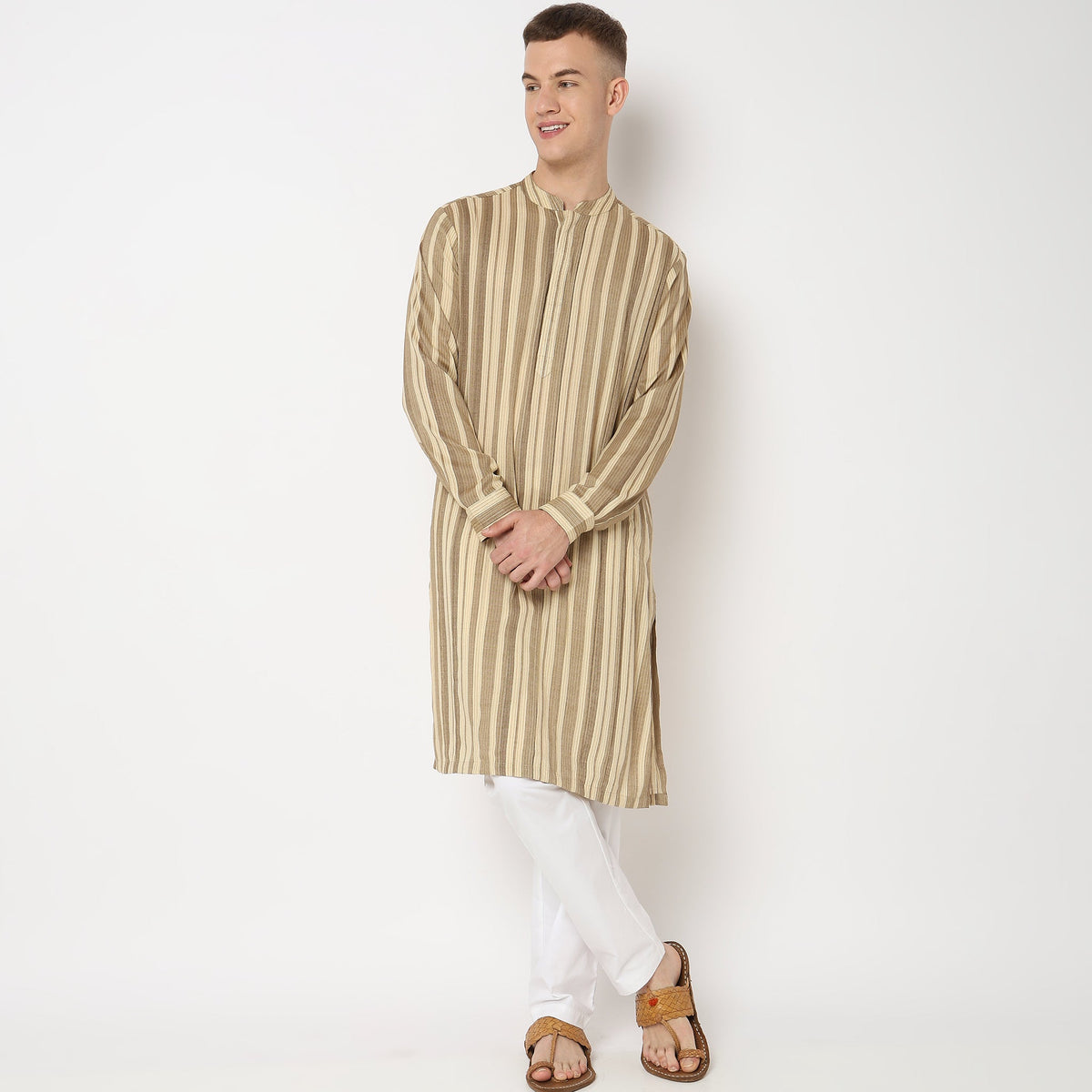 Men Wearing Regular Fit Abstract Kurta