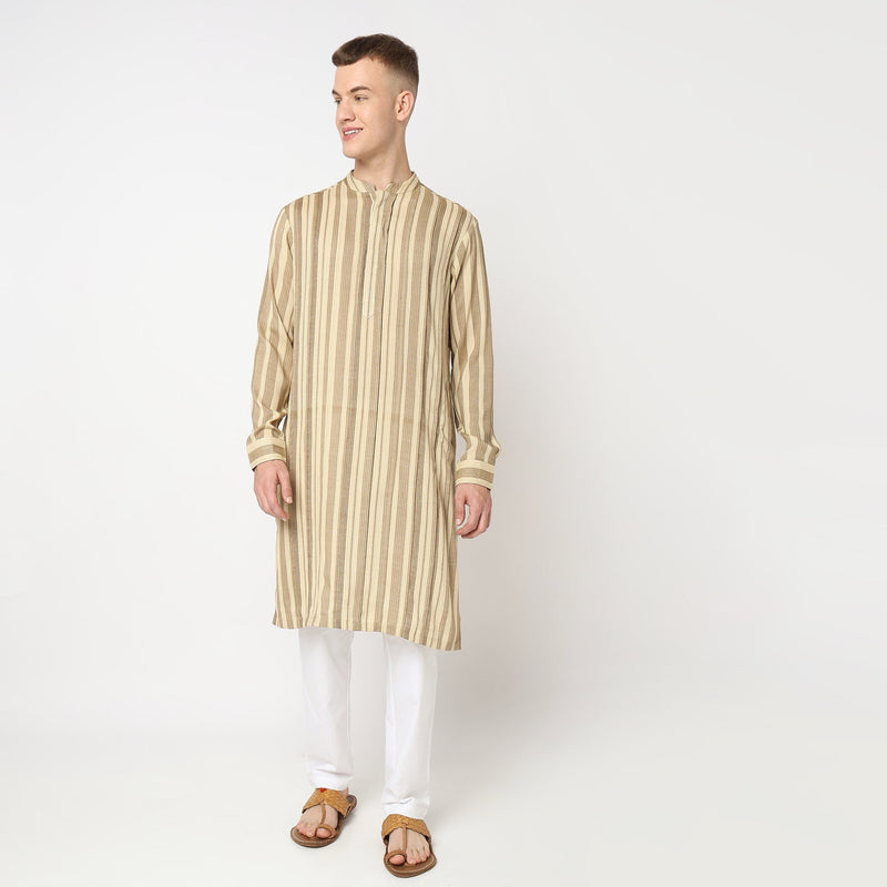 Men Wearing Regular Fit Abstract Kurta