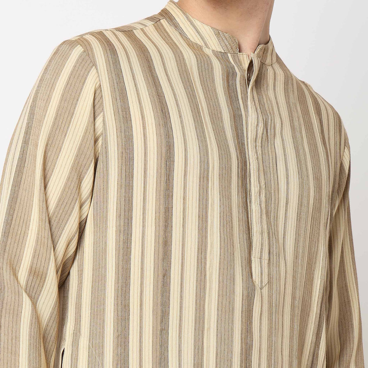 Men Wearing Regular Fit Abstract Kurta