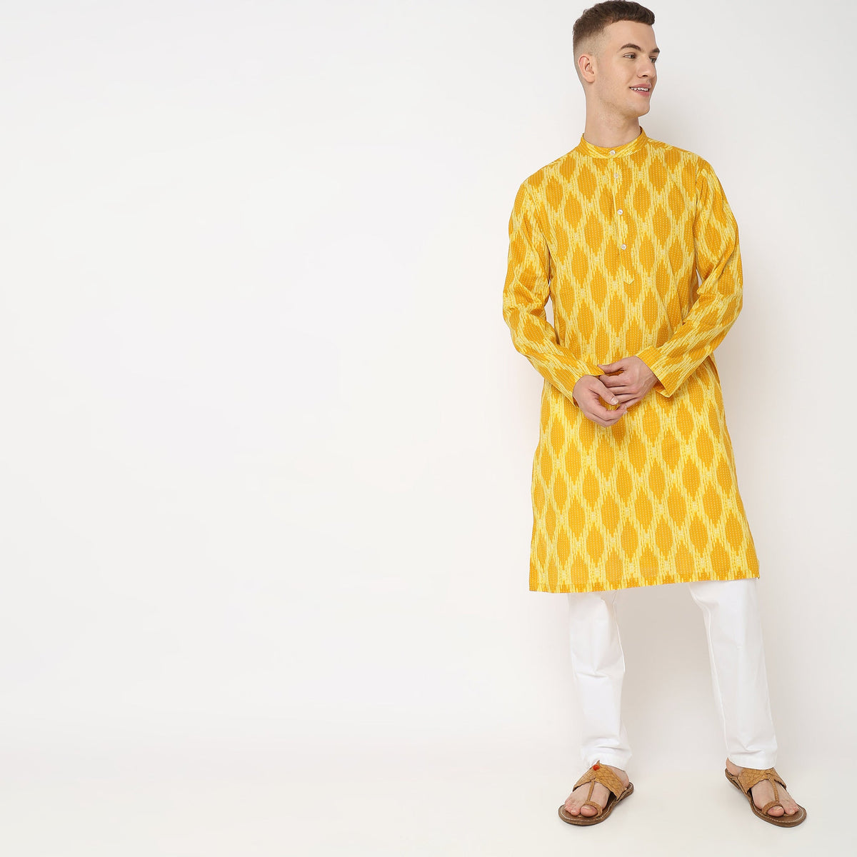 Men Wearing Regular Fit Printed Kurta