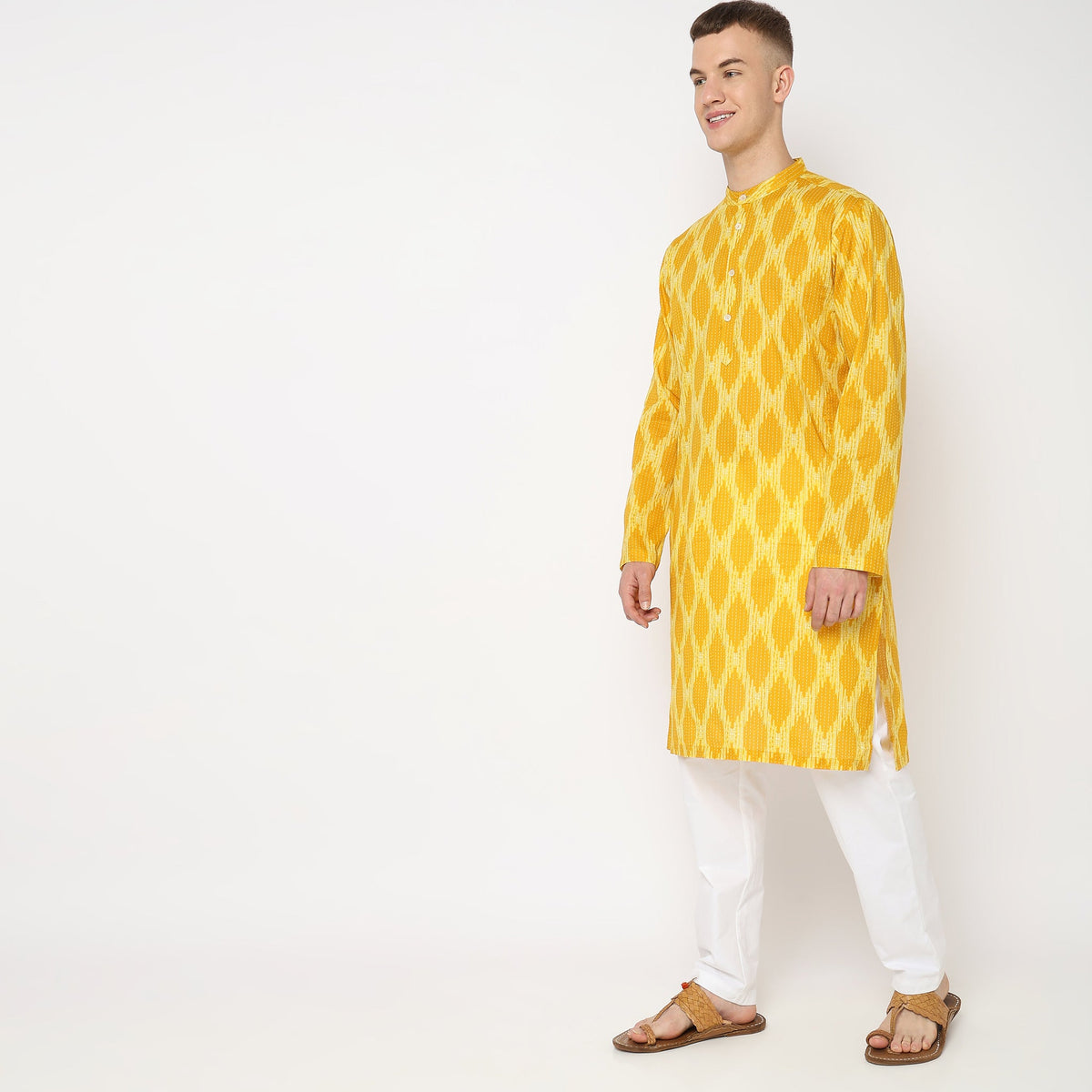 Men Wearing Regular Fit Printed Kurta