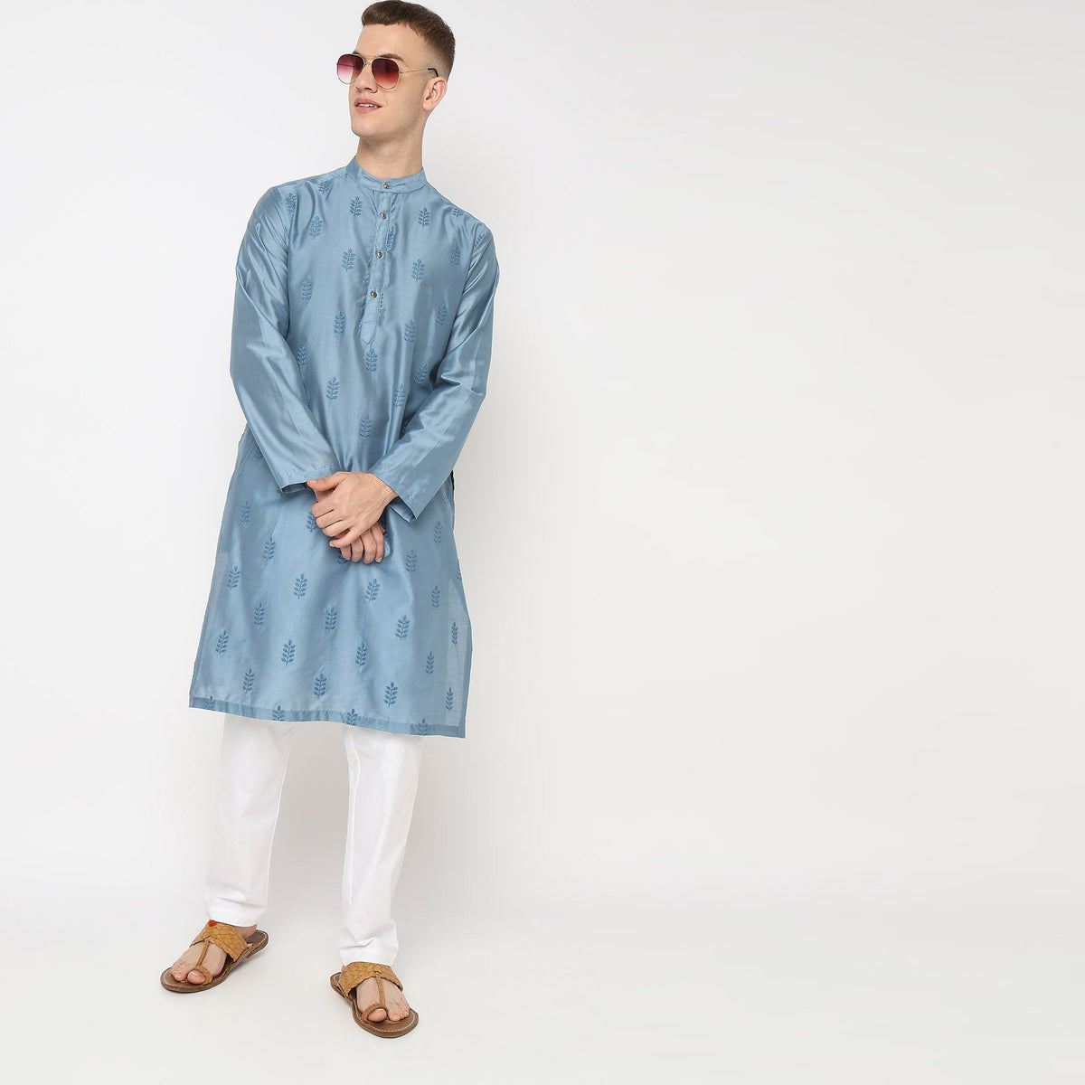 Men Wearing Regular Fit Embroidered Kurta