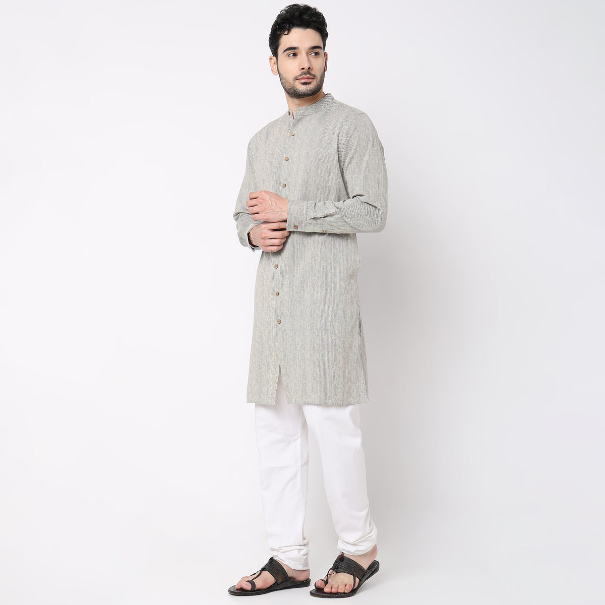 Men Wearing Regular Fit Printed Kurta