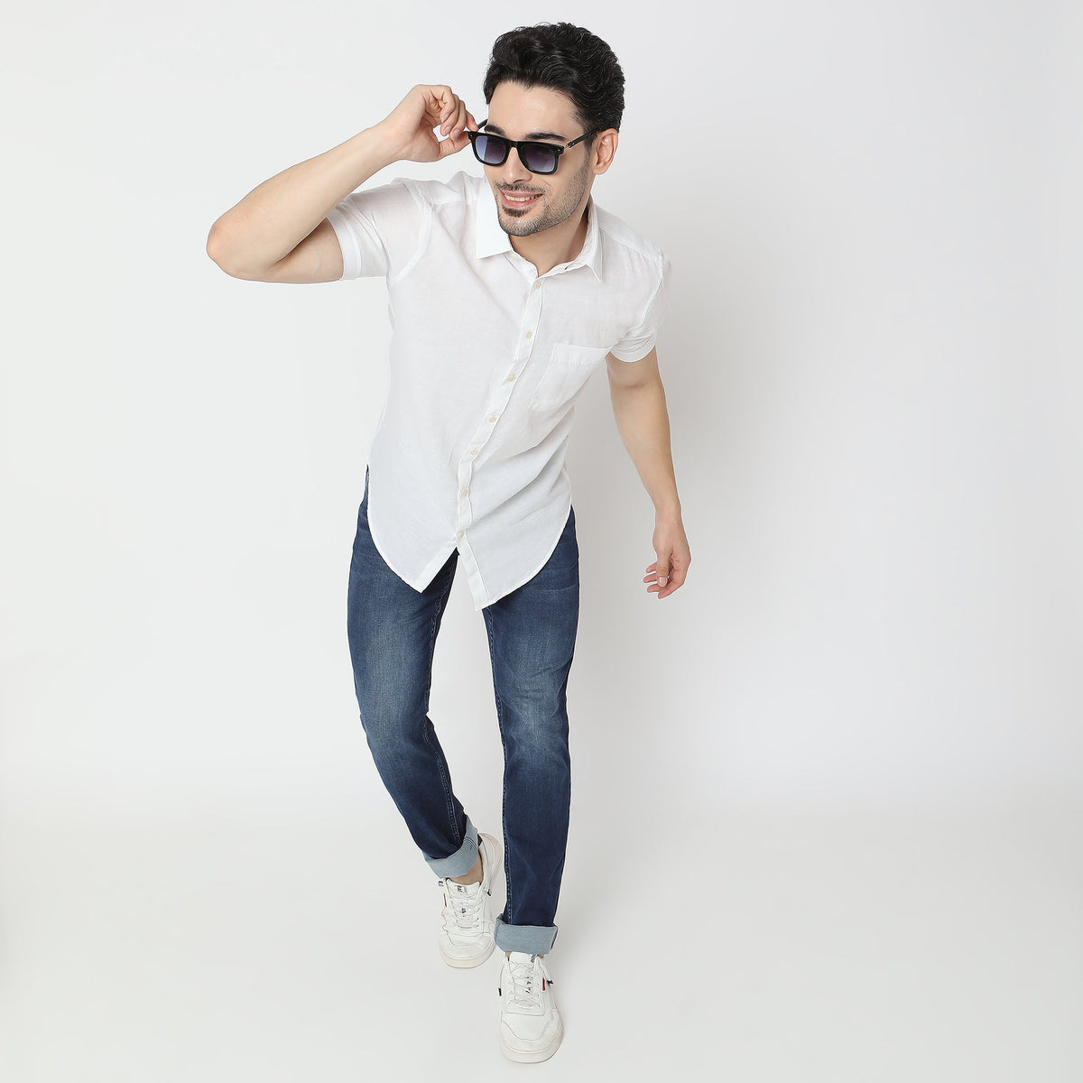 Men Wearing Slim Fit Solid Shirt