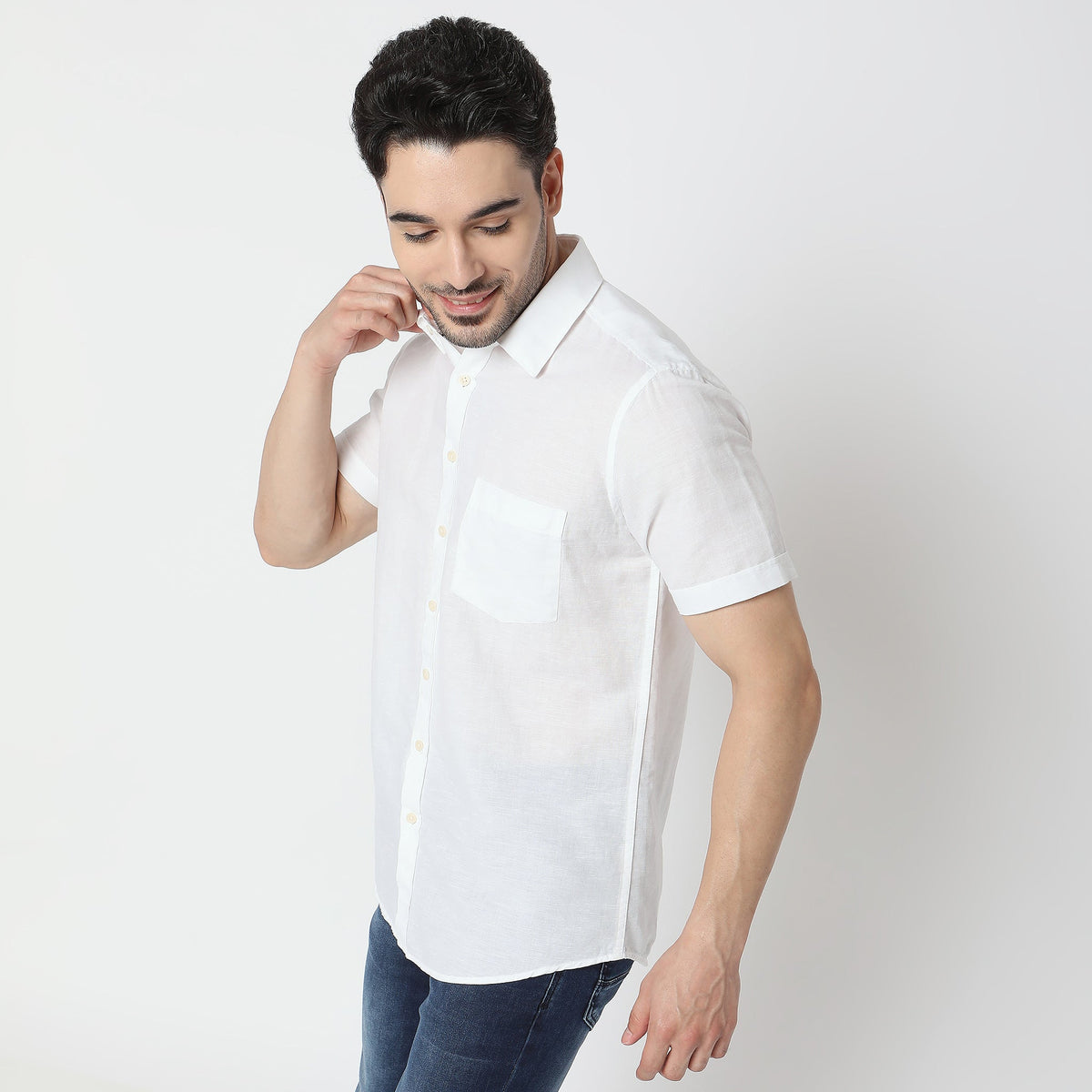 Men Wearing Slim Fit Solid Shirt