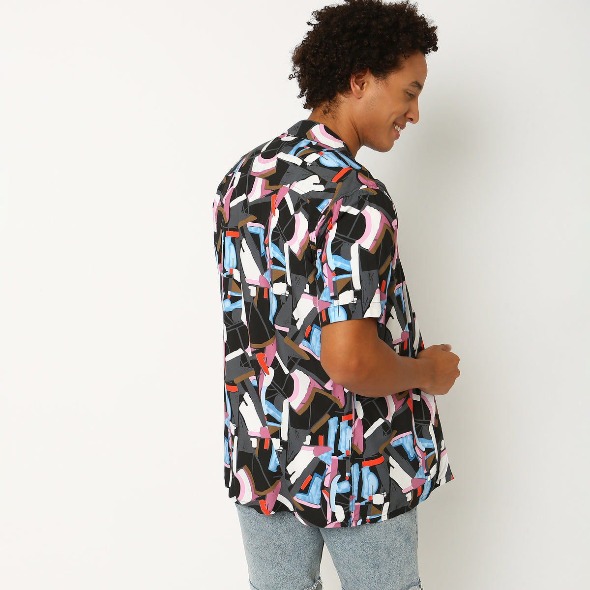 Men Wearing Regular Fit Printed Shirt